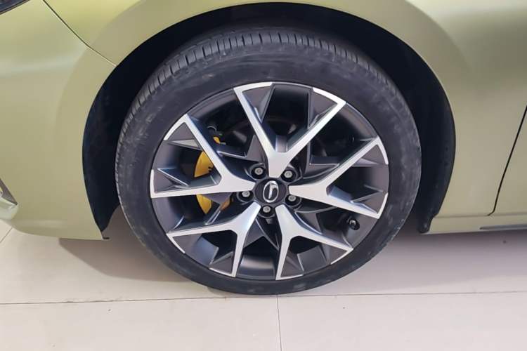 Used GAC Trumpchi EMPOW 2021 270T DCT J15 Version Left Front Wheel Hub