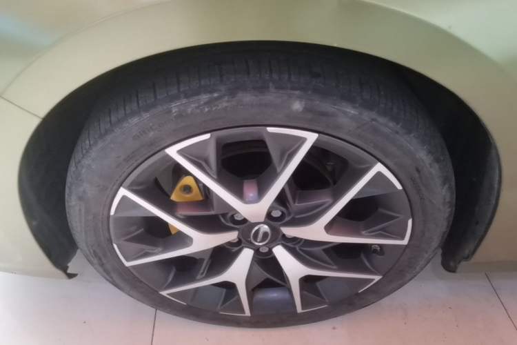 Used GAC Trumpchi EMPOW 2021 270T DCT J15 Version Left Front Wheel Hub