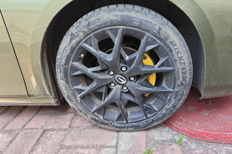 Used GAC Trumpchi EMPOW 2021 270T DCT J15 Version Right Front Wheel Hub