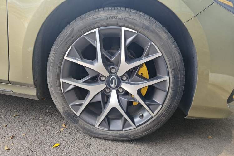 Used GAC Trumpchi EMPOW 2021 270T DCT J15 Version Right Front Wheel Hub