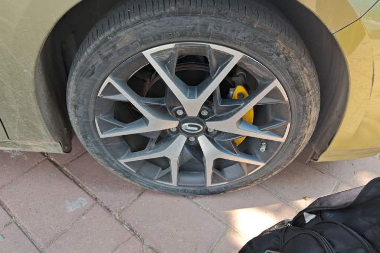 Used GAC Trumpchi EMPOW 2021 270T DCT J15 Version Right Front Wheel Hub