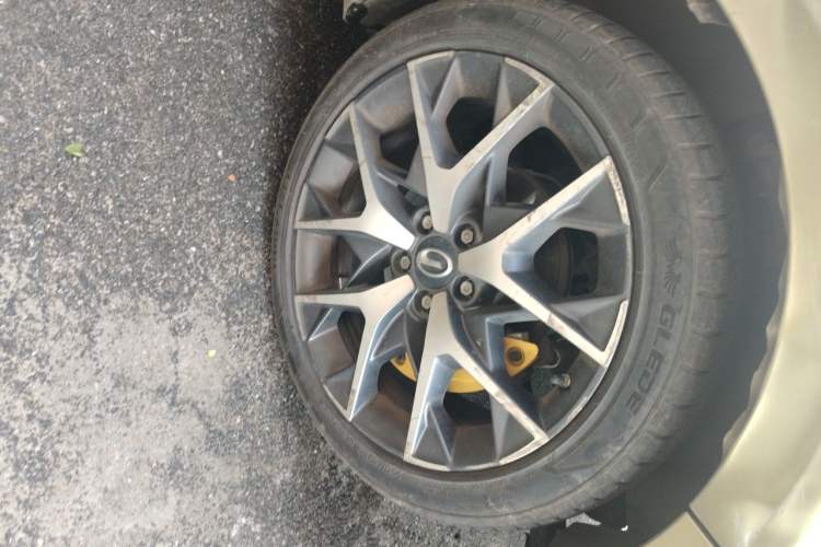 Used GAC Trumpchi EMPOW 2021 270T DCT J15 Version Right Front Wheel Hub