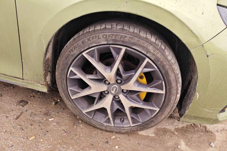 Used GAC Trumpchi EMPOW 2021 270T DCT J16 Version Right Front Wheel Hub
