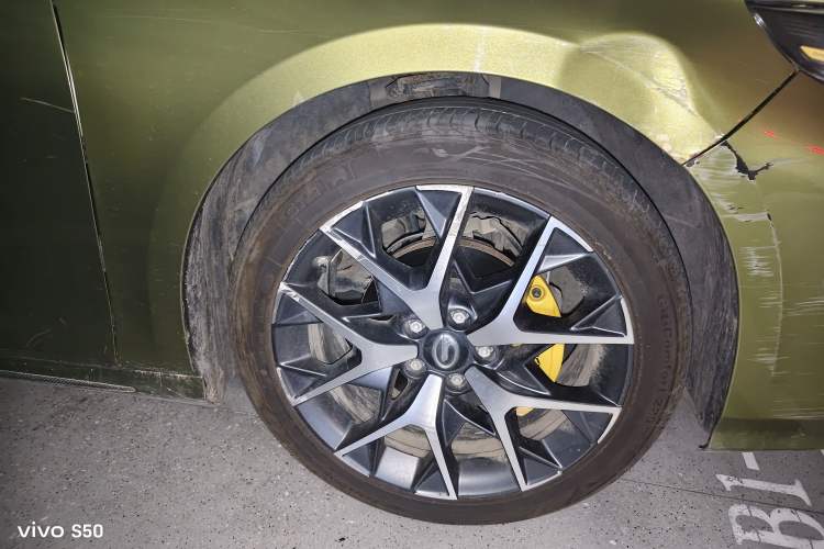 Used GAC Trumpchi EMPOW 2021 270T DCT J16 Version Right Front Wheel Hub