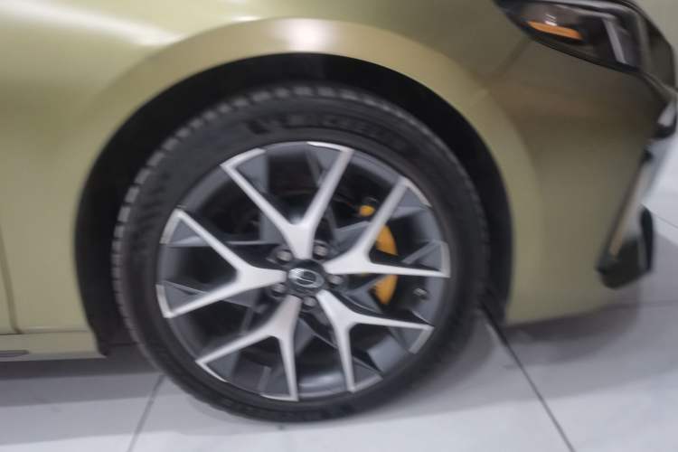 Used GAC Trumpchi EMPOW 2021 270T DCT J16 Version Right Front Wheel Hub