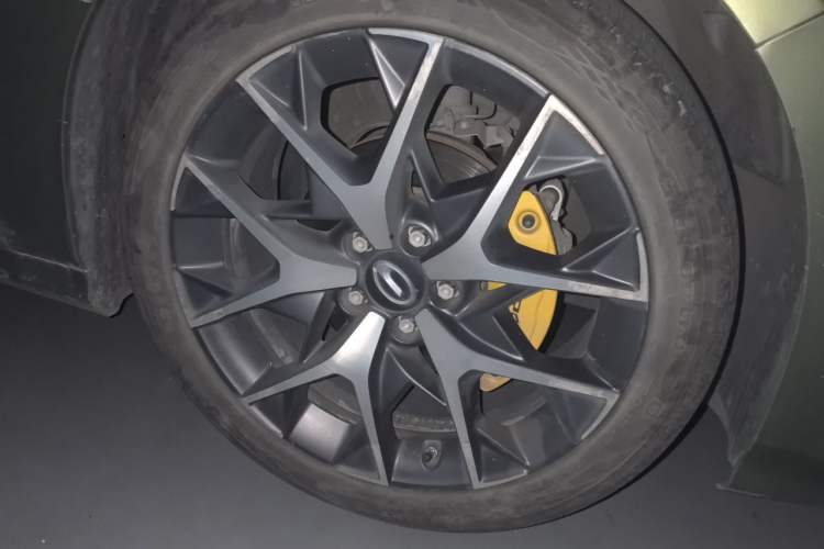 Used GAC Trumpchi EMPOW 2021 270T DCT J16 Version Right Front Wheel Hub