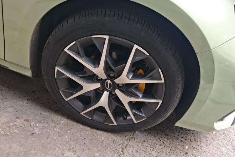 Used GAC Trumpchi EMPOW 2021 270T DCT J16 Version Right Front Wheel Hub