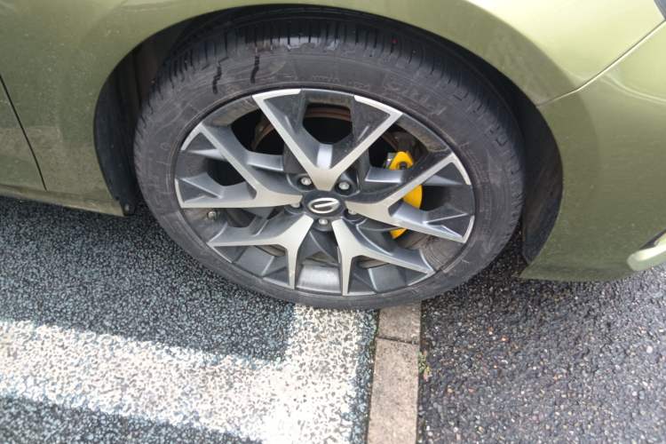 Used GAC Trumpchi EMPOW 2021 270T DCT J15 Version Right Front Wheel Hub