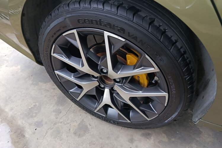 Used GAC Trumpchi EMPOW 2021 270T DCT J15 Version Right Rear Wheel Hub
