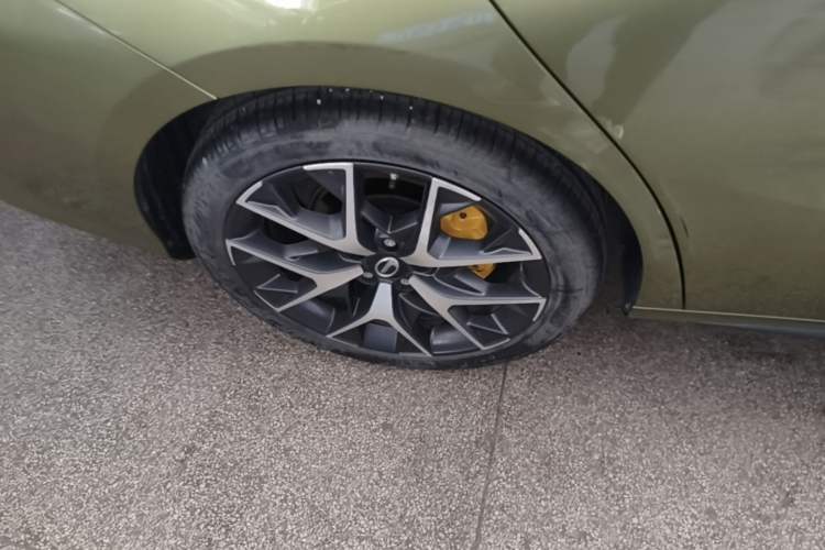 Used GAC Trumpchi EMPOW 2021 270T DCT J15 Version Right Rear Wheel Hub