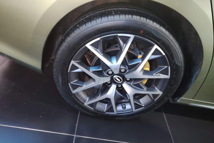 Used GAC Trumpchi EMPOW 2021 270T DCT J16 Version Right Rear Wheel Hub