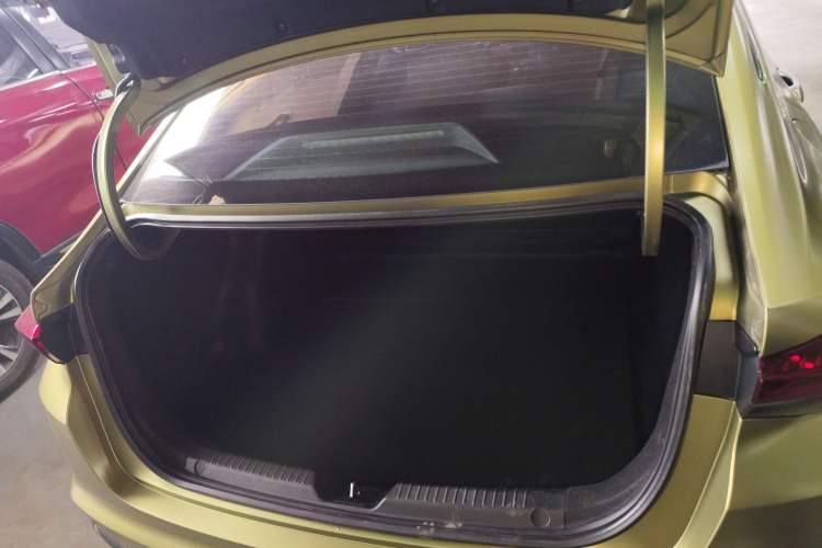Used GAC Trumpchi EMPOW 2021 270T DCT J16 Version Trunk