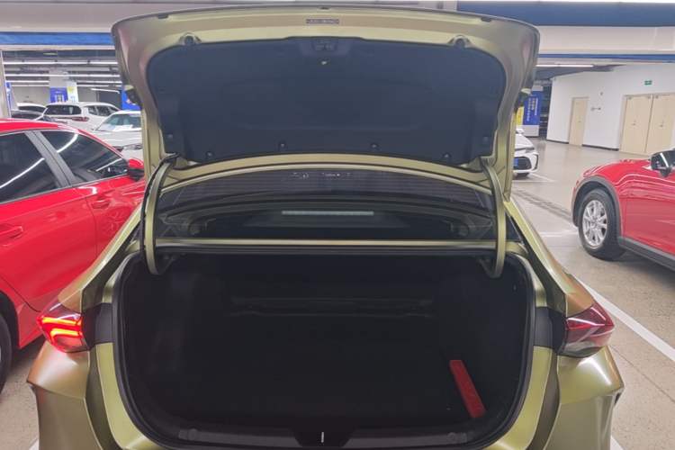 Used GAC Trumpchi EMPOW 2021 270T DCT J16 Version Trunk