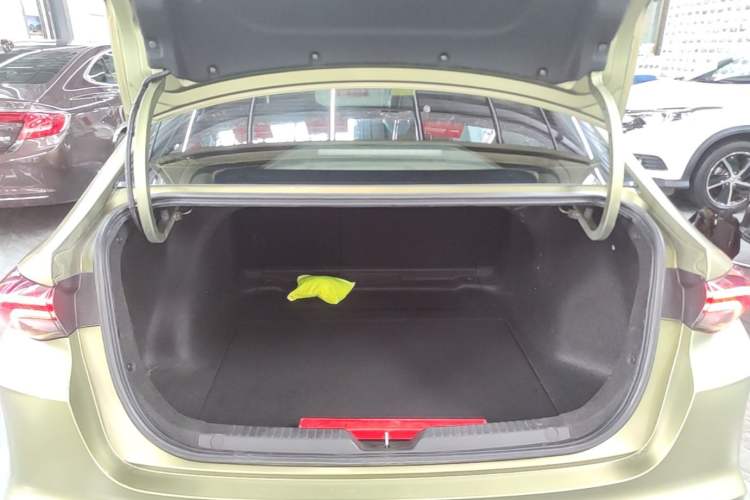 Used GAC Trumpchi EMPOW 2021 270T DCT J15 Version Trunk