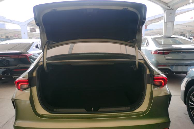 Used GAC Trumpchi EMPOW 2021 270T DCT J16 Version Trunk