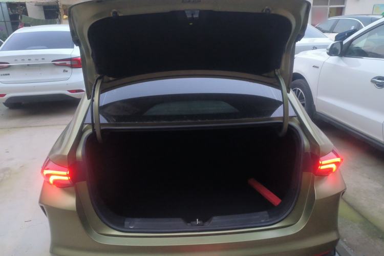 Used GAC Trumpchi EMPOW 2021 270T DCT J16 Version Trunk