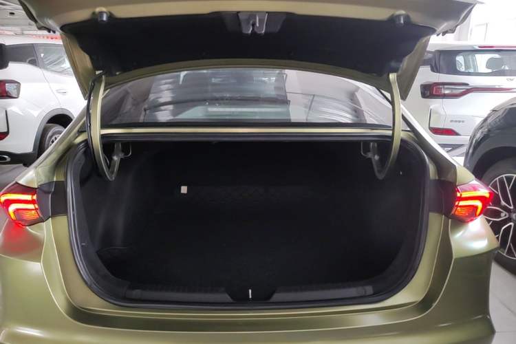 Used GAC Trumpchi EMPOW 2021 270T DCT J16 Version Trunk