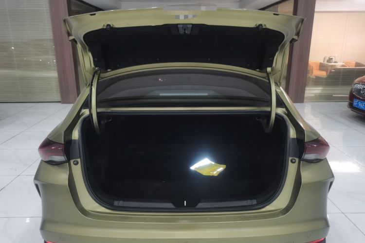 Used GAC Trumpchi EMPOW 2021 270T DCT J16 Version Trunk