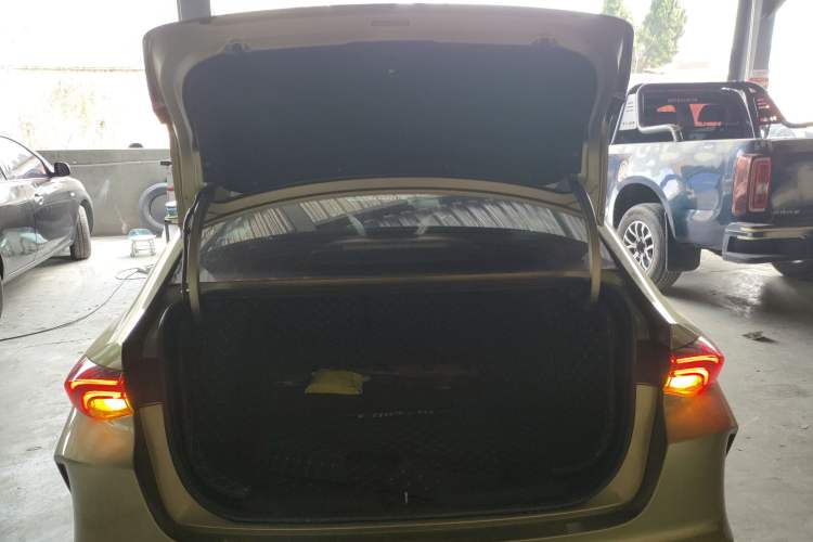 Used GAC Trumpchi EMPOW 2021 270T DCT J15 Version Trunk