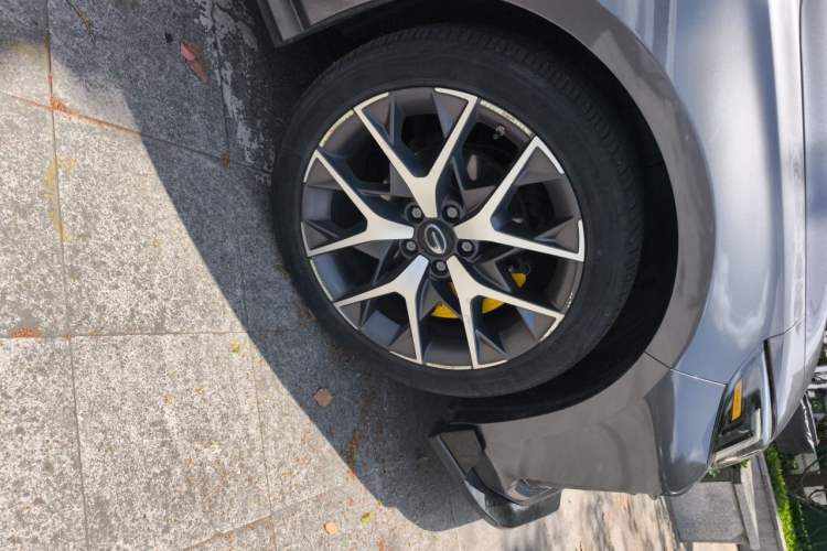 Used GAC Trumpchi EMPOW 2021 270T DCT J15 Version Right Front Wheel Hub