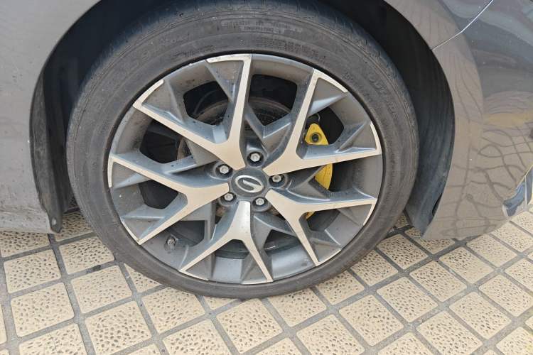 Used GAC Trumpchi EMPOW 2021 270T DCT J16 Version Right Front Wheel Hub
