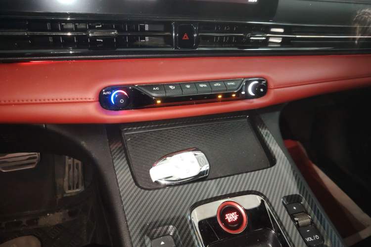 Used GAC Trumpchi EMPOW 2021 270T DCT J16 Version Audio And AC Panel