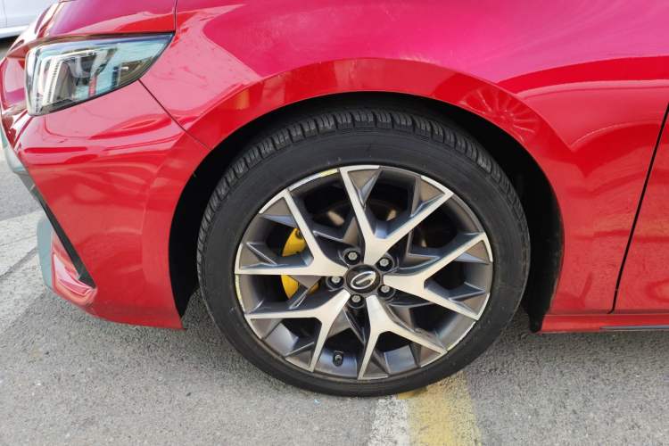 Used GAC Trumpchi EMPOW 2021 270T DCT J15 Version Left Front Wheel Hub