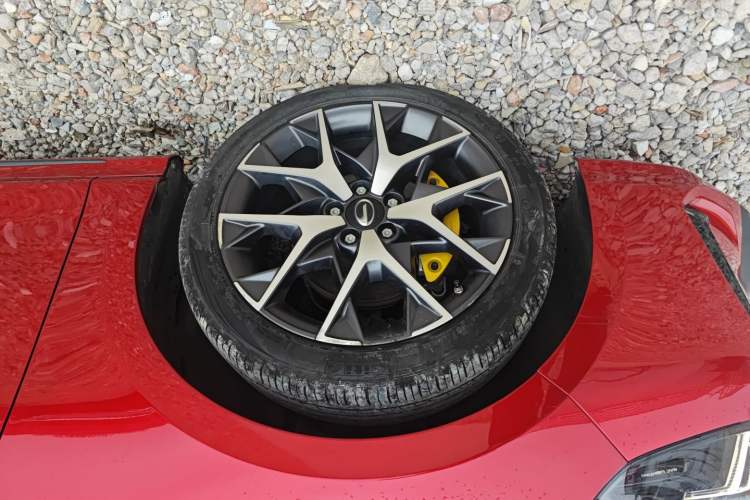 Used GAC Trumpchi EMPOW 2021 270T DCT J16 Version Left Front Wheel Hub