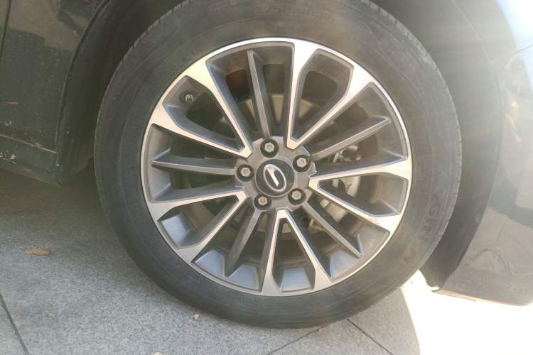 Used GAC Trumpchi EMPOW 2021 270T DCT J11 Version Right Front Wheel Hub