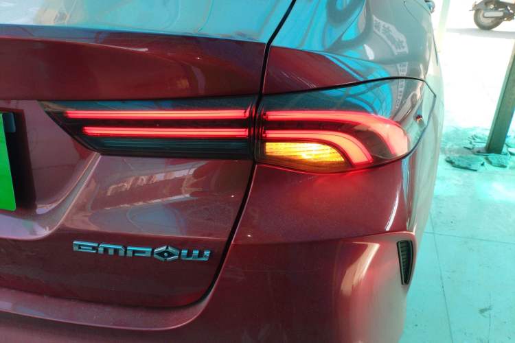 Used GAC Trumpchi EMPOW 2021 270T DCT J15 Version Right Rear Taillight