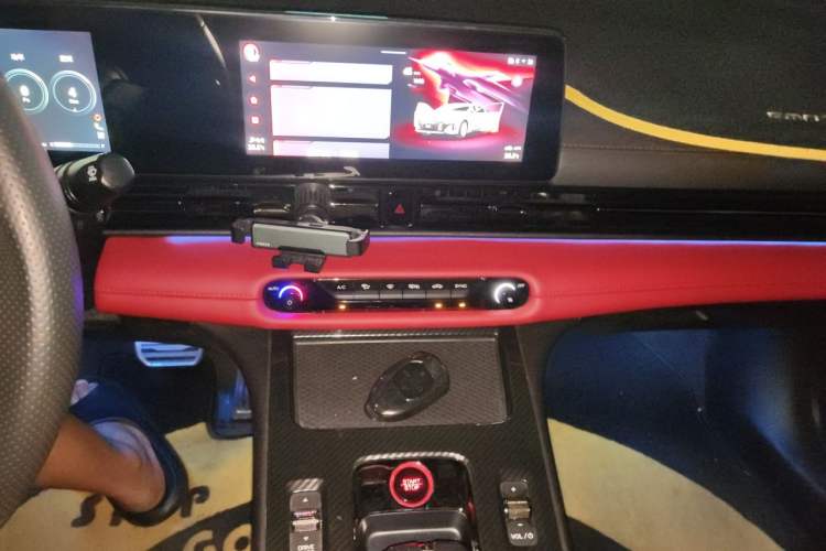 Used GAC Trumpchi EMPOW 2021 270T DCT J16 Version Audio And AC Panel