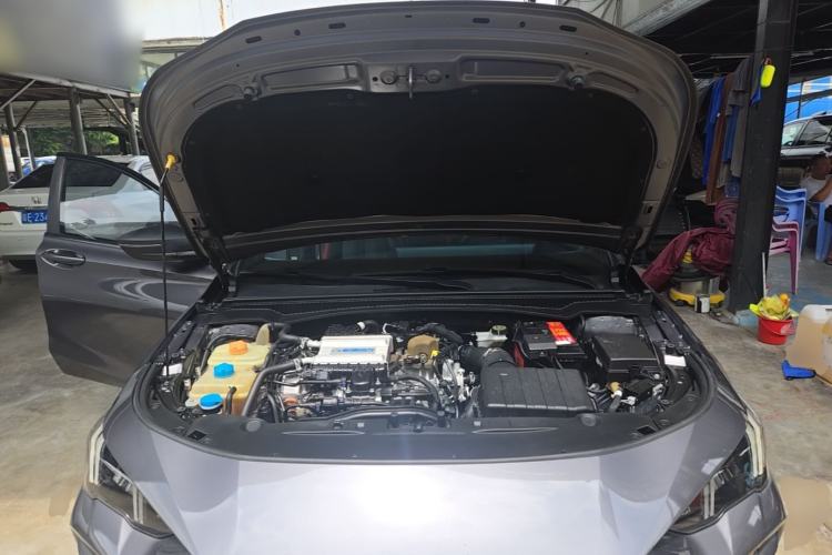 Used GAC Trumpchi EMPOW 2021 270T DCT J15 Version Engine Bay
