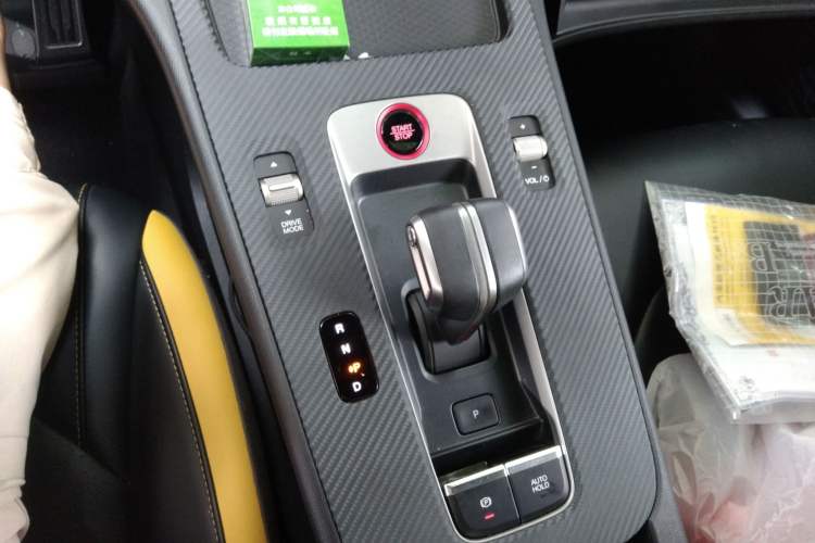 Used GAC Trumpchi EMPOW 2021 270T DCT J15 Version Gear Lever