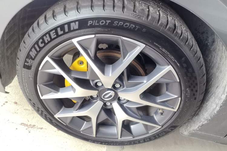 Used GAC Trumpchi EMPOW 2021 270T DCT J15 Version Left Front Wheel Hub
