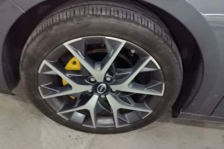 Used GAC Trumpchi EMPOW 2021 270T DCT J16 Version Left Front Wheel Hub
