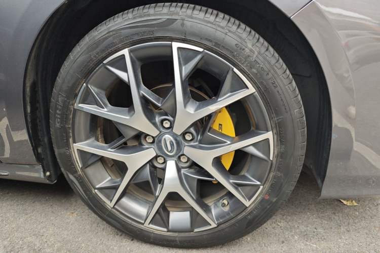 Used GAC Trumpchi EMPOW 2021 270T DCT J16 Version Right Front Wheel Hub