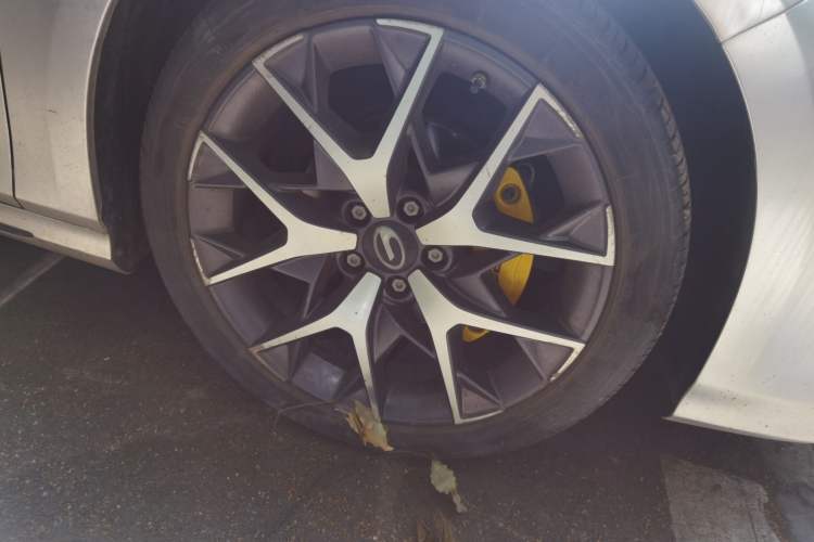 Used GAC Trumpchi EMPOW 2021 270T DCT J16 Version Right Front Wheel Hub