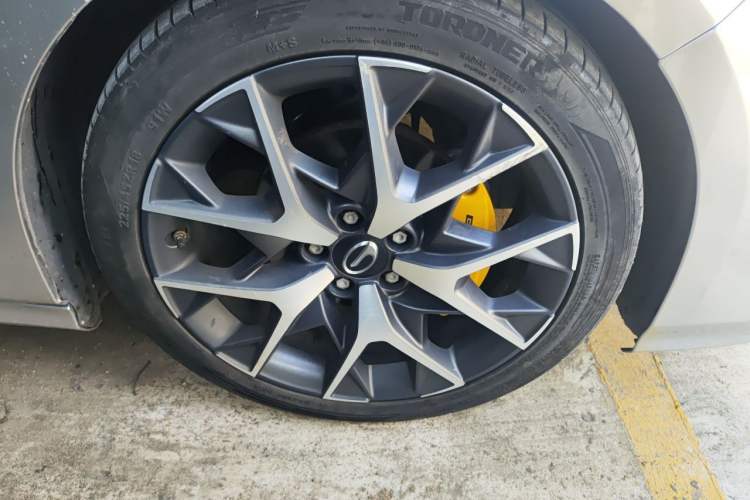 Used GAC Trumpchi EMPOW 2021 270T DCT J16 Version Right Front Wheel Hub