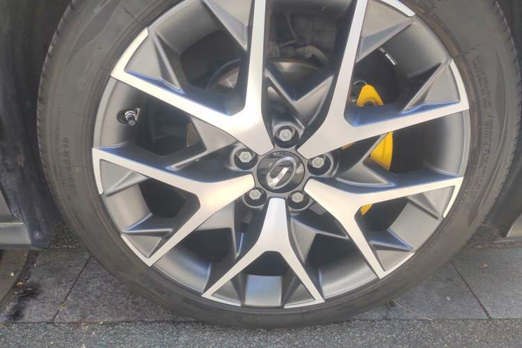 Used GAC Trumpchi EMPOW 2021 270T DCT J16 Version Right Front Wheel Hub