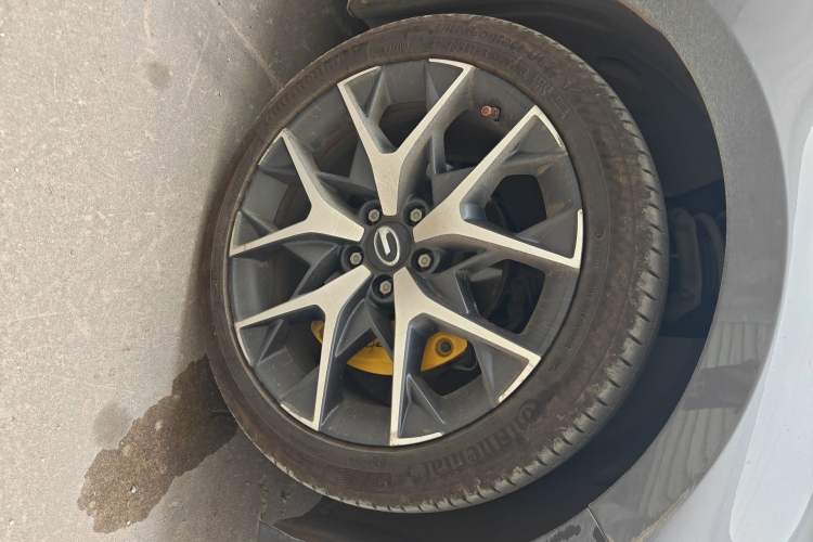 Used GAC Trumpchi EMPOW 2021 270T DCT J16 Version Right Front Wheel Hub