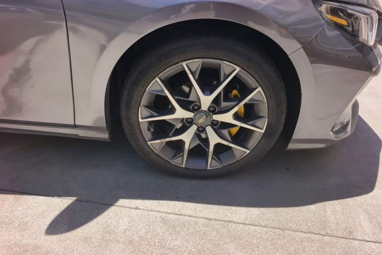 Used GAC Trumpchi EMPOW 2021 270T DCT J15 Version Right Front Wheel Hub