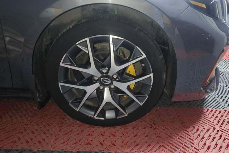 Used GAC Trumpchi EMPOW 2021 270T DCT J16 Version Right Front Wheel Hub