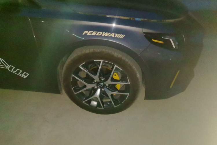 Used GAC Trumpchi EMPOW 2021 270T DCT J16 Version Right Front Wheel Hub