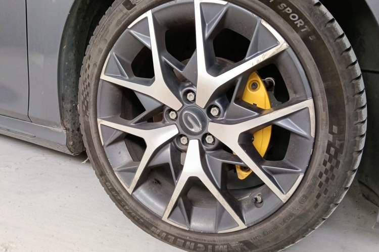 Used GAC Trumpchi EMPOW 2021 270T DCT J15 Version Right Front Wheel Hub