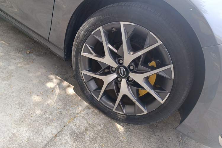 Used GAC Trumpchi EMPOW 2021 270T DCT J15 Version Right Front Wheel Hub