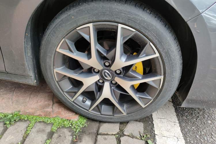 Used GAC Trumpchi EMPOW 2021 270T DCT J15 Version Right Front Wheel Hub