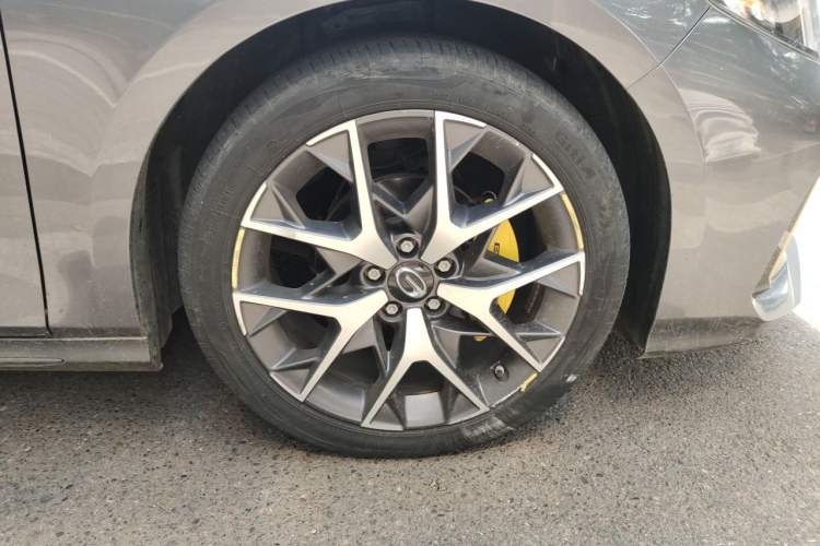 Used GAC Trumpchi EMPOW 2021 270T DCT J15 Version Right Front Wheel Hub