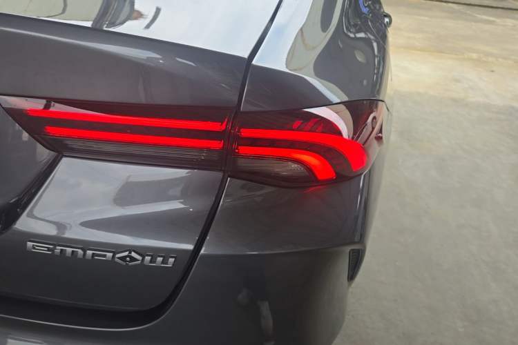 Used GAC Trumpchi EMPOW 2021 270T DCT J15 Version Right Rear Taillight
