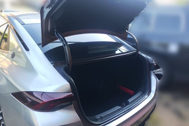 Used GAC Trumpchi EMPOW 2021 270T DCT J16 Version Trunk