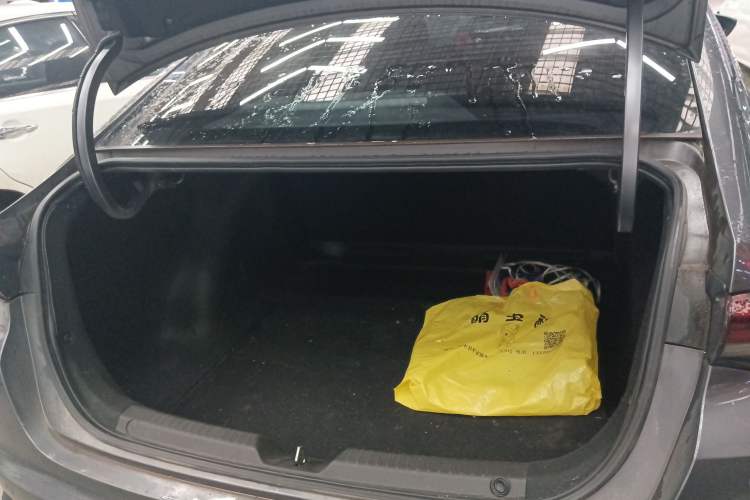 Used GAC Trumpchi EMPOW 2021 270T DCT J15 Version Trunk